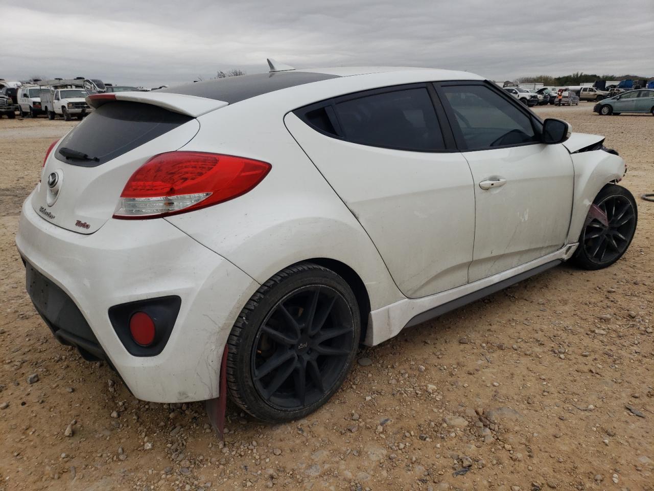 2016 Hyundai Veloster - Image 3