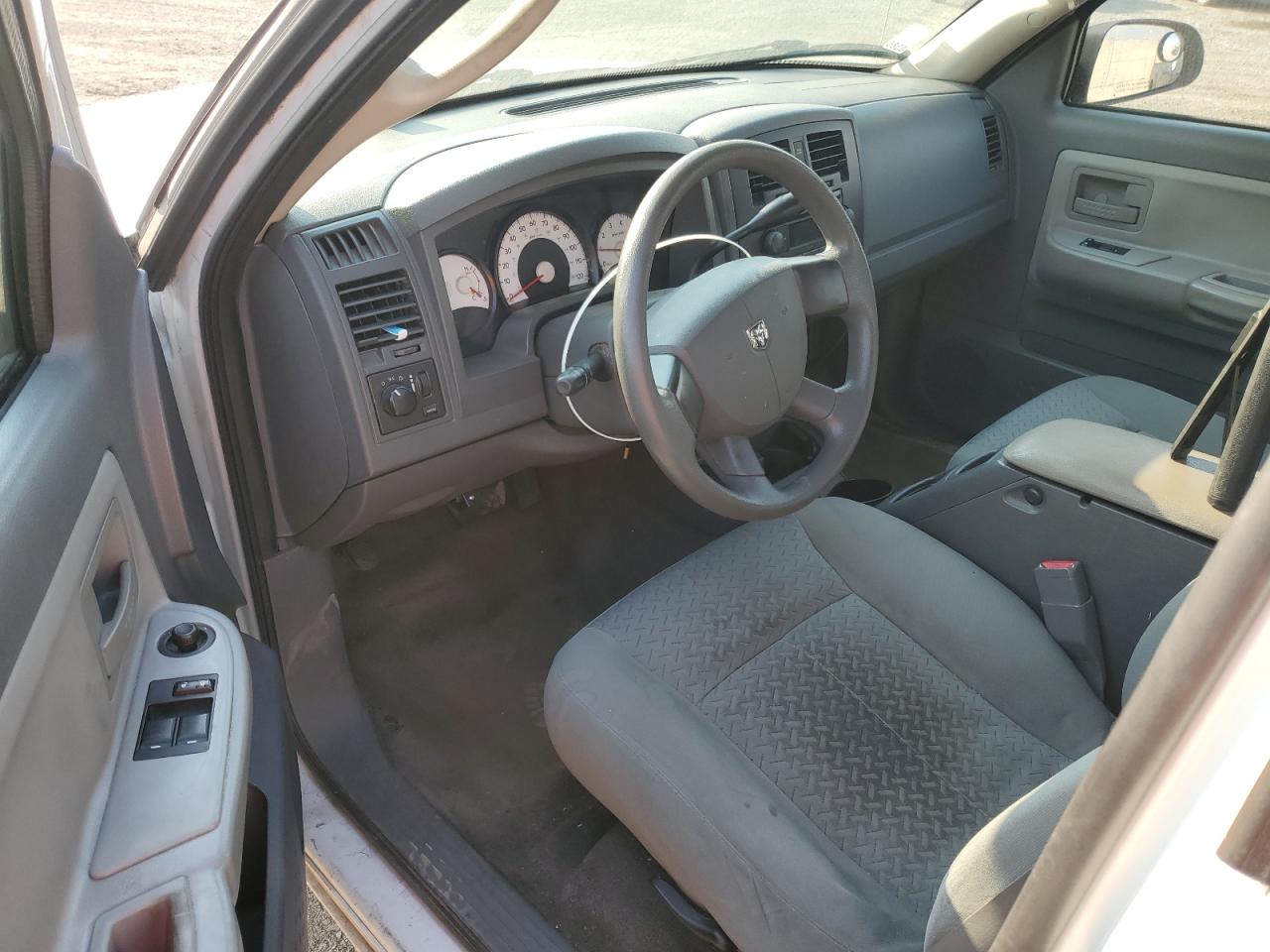 2007 Dodge Dakota - Image 8