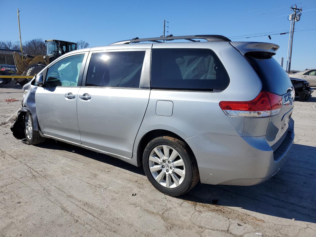 2014 Toyota Sienna - Image 2