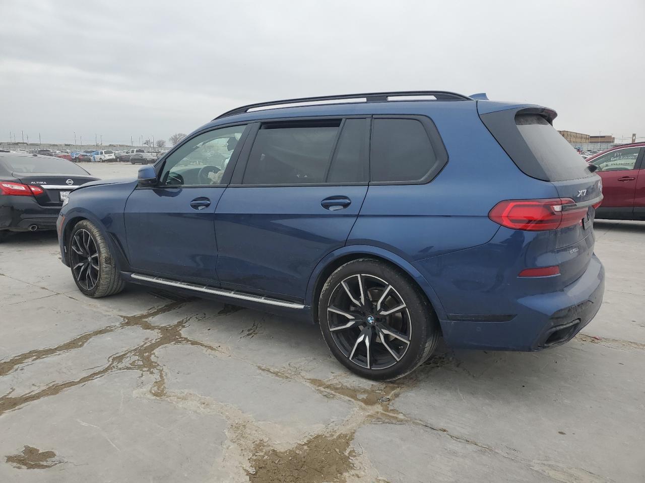 2022 BMW X7 - Image 2