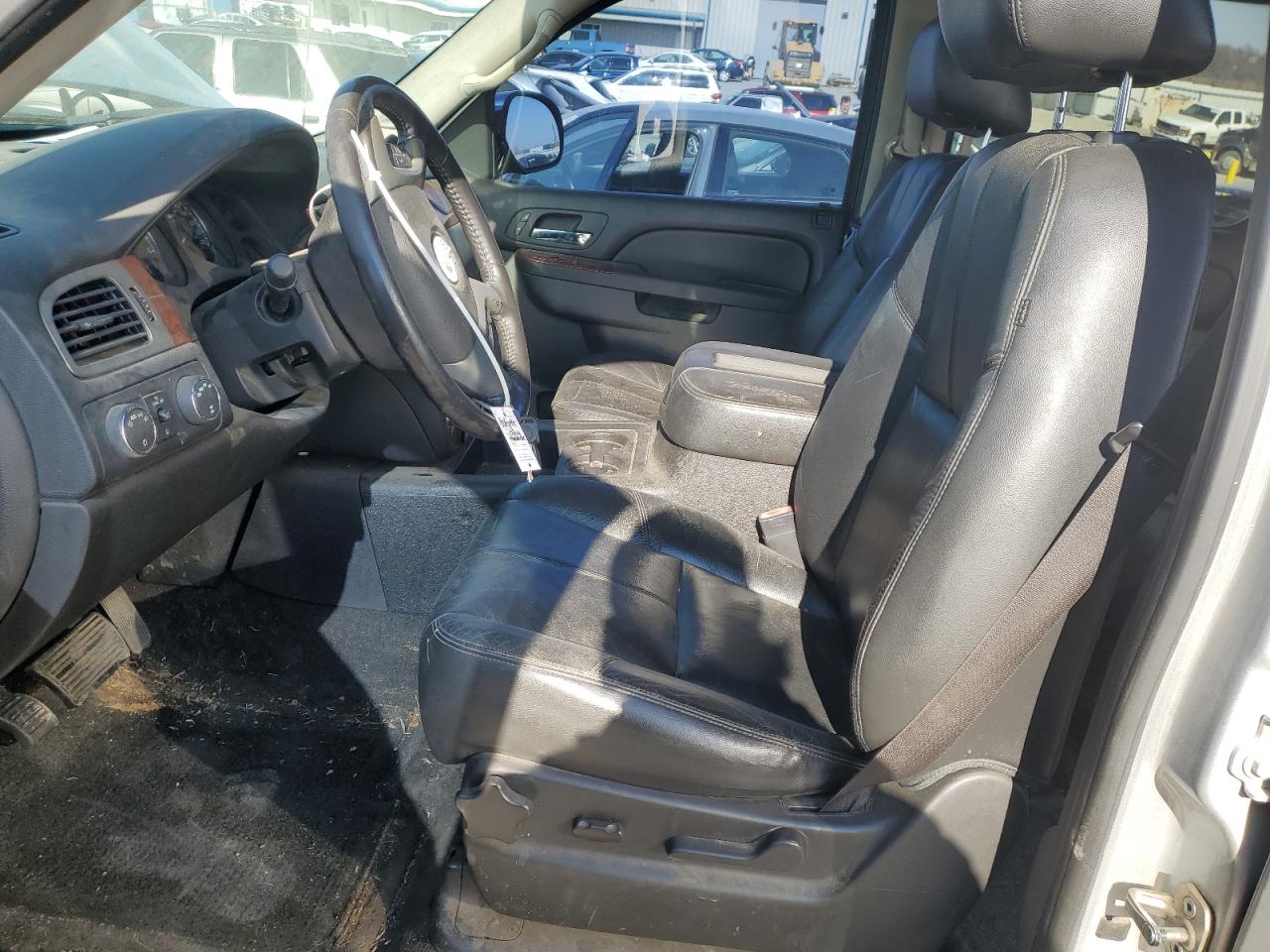 2012 Chevrolet Avalanche - Image 7
