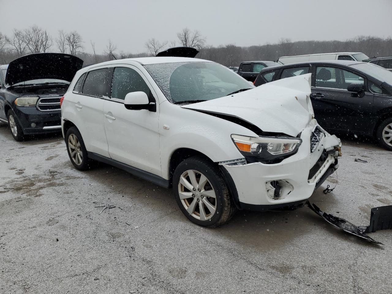 VIN 4A4AR3AU2FE028013 2015 MITSUBISHI OUTLANDER no.4