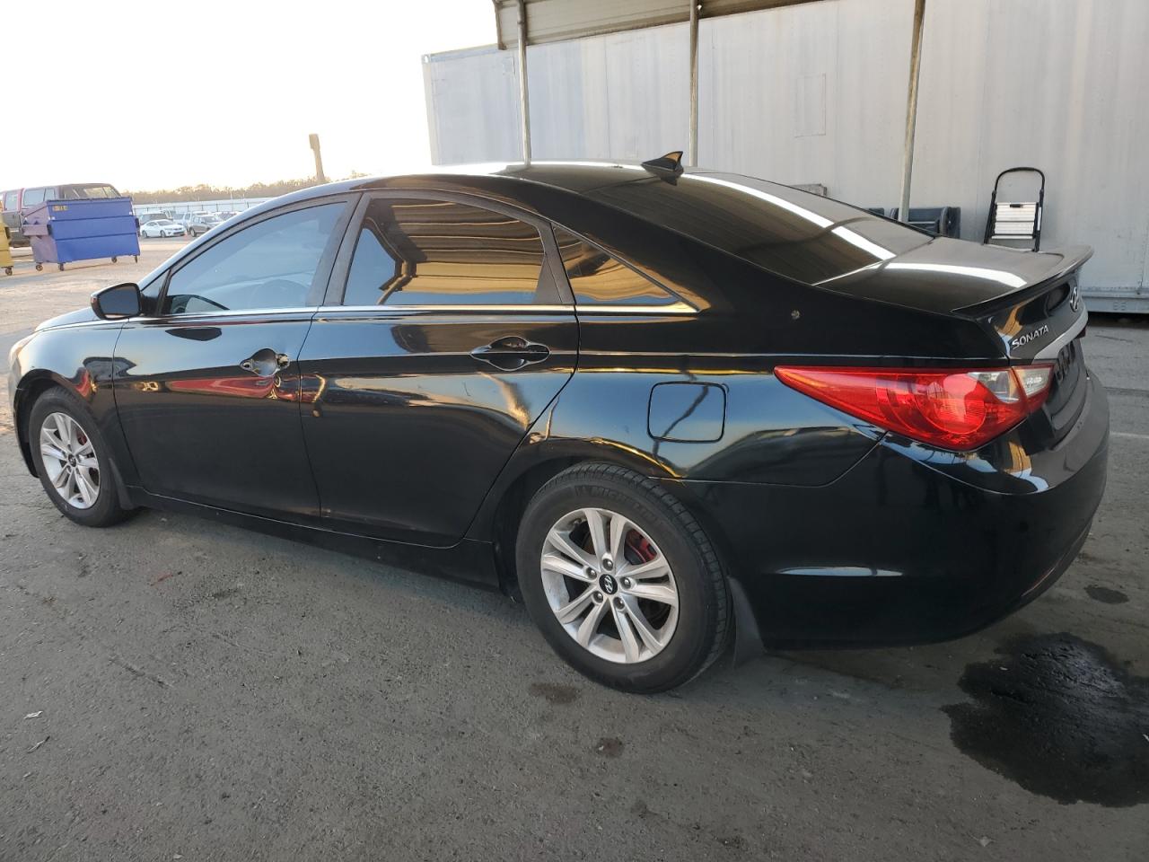 2013 Hyundai Sonata - Image 2