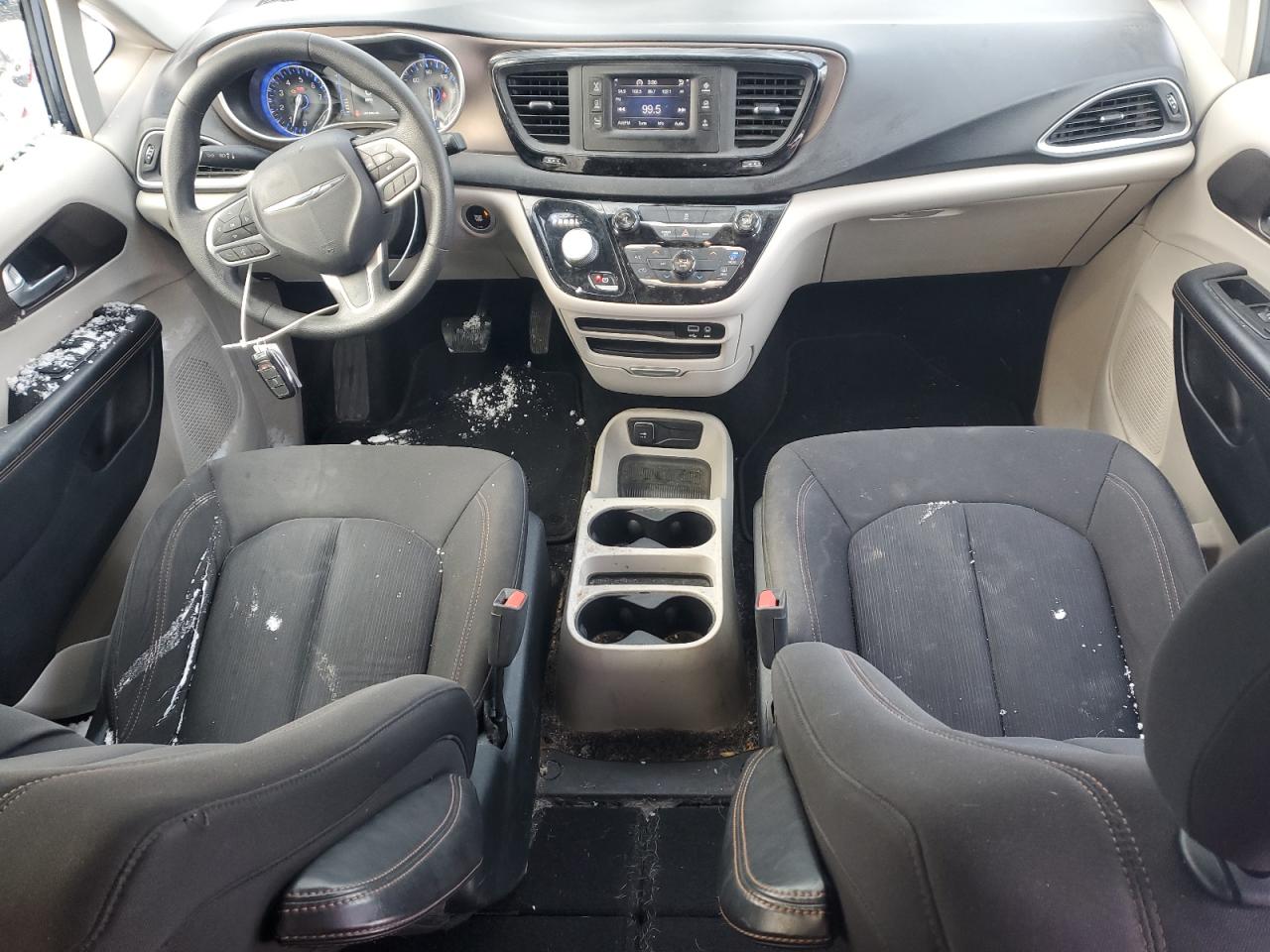 2017 Chrysler Pacifica - Image 8