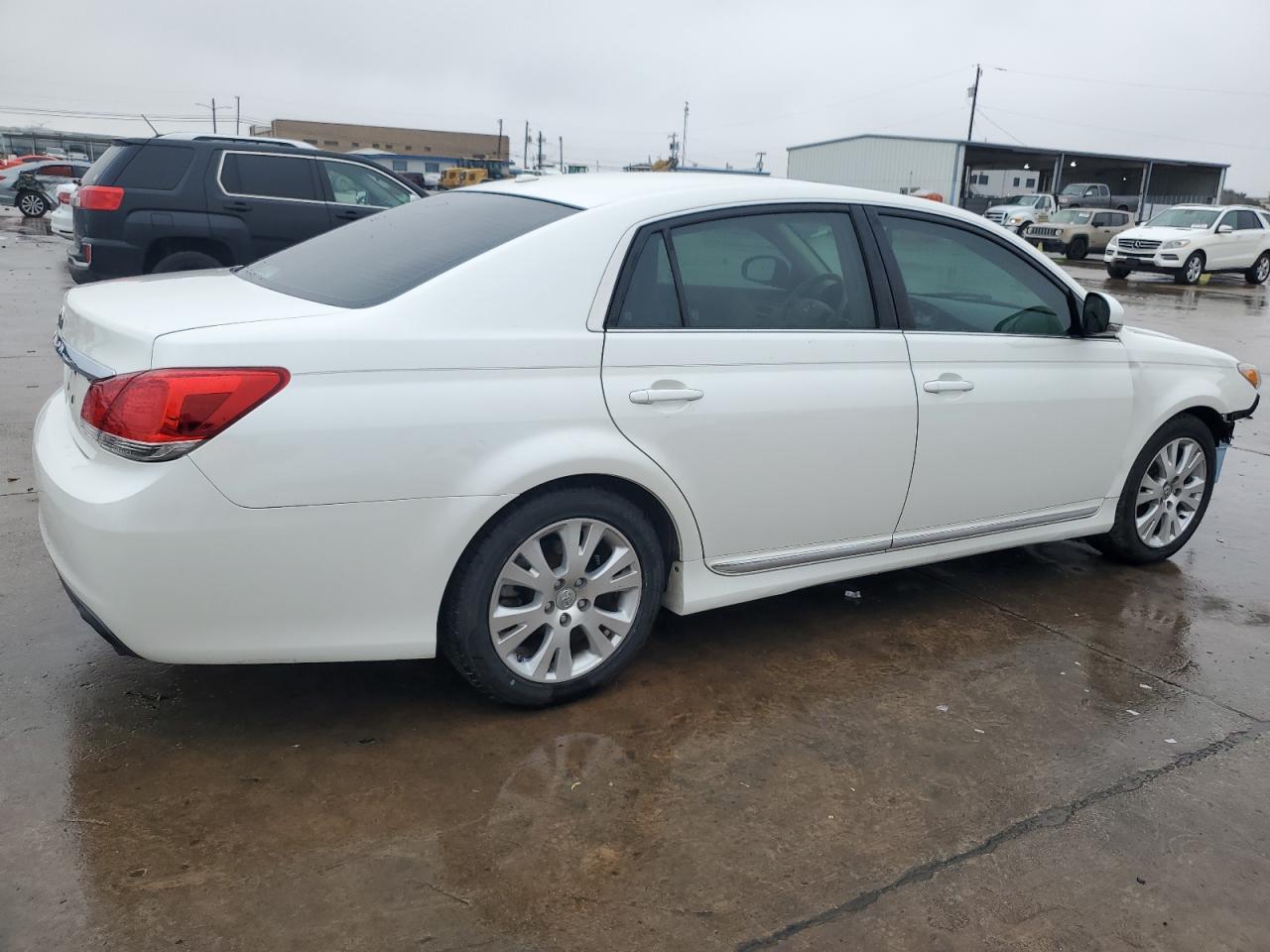 2011 Toyota Avalon - Image 3