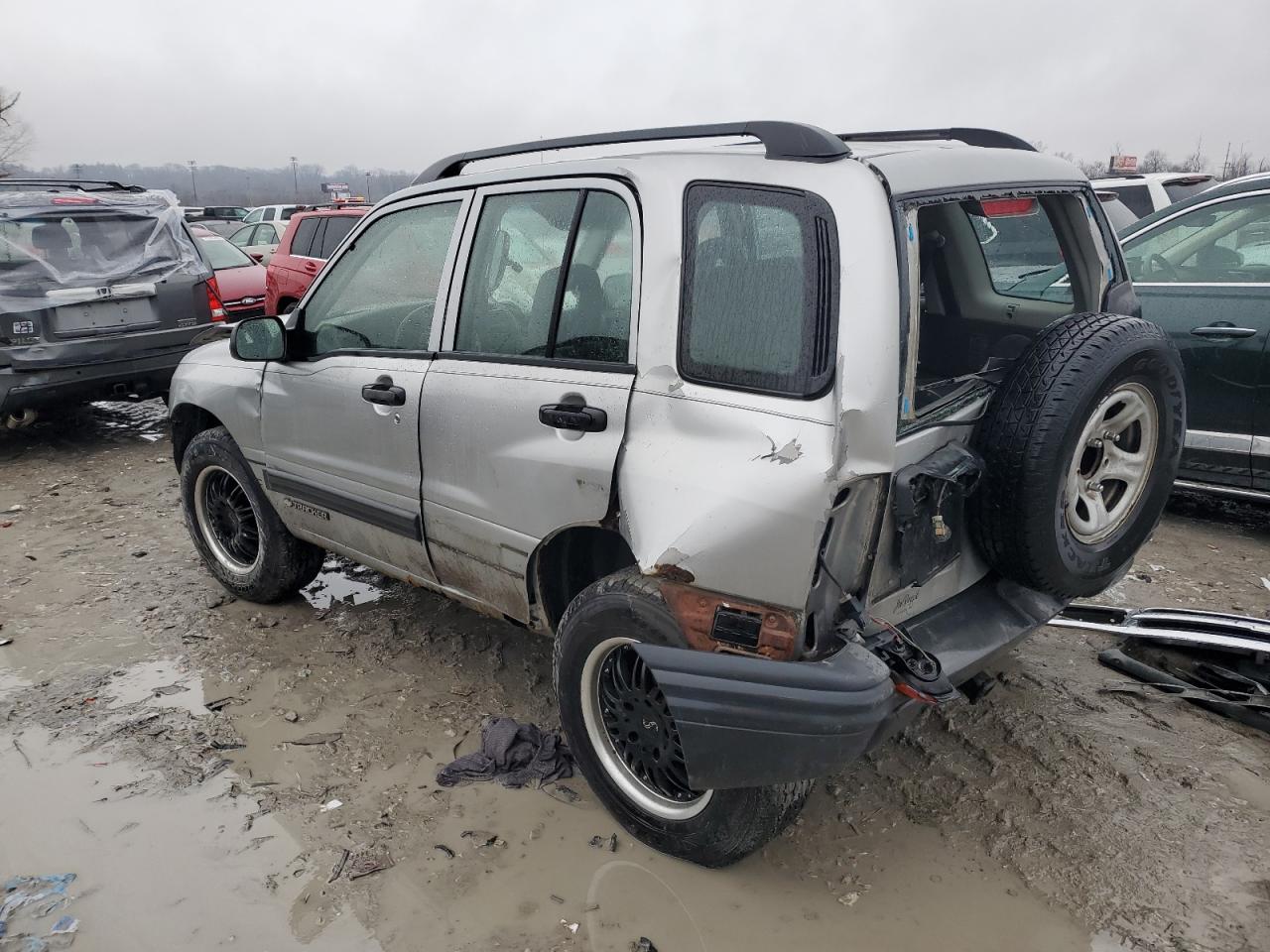 2003 Chevrolet Tracker - Image 2
