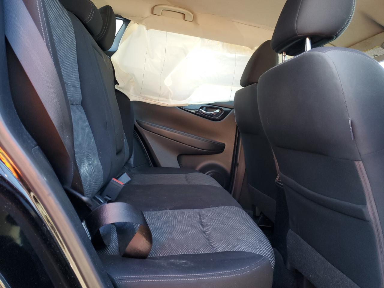 2017 Nissan Rogue - Image 12