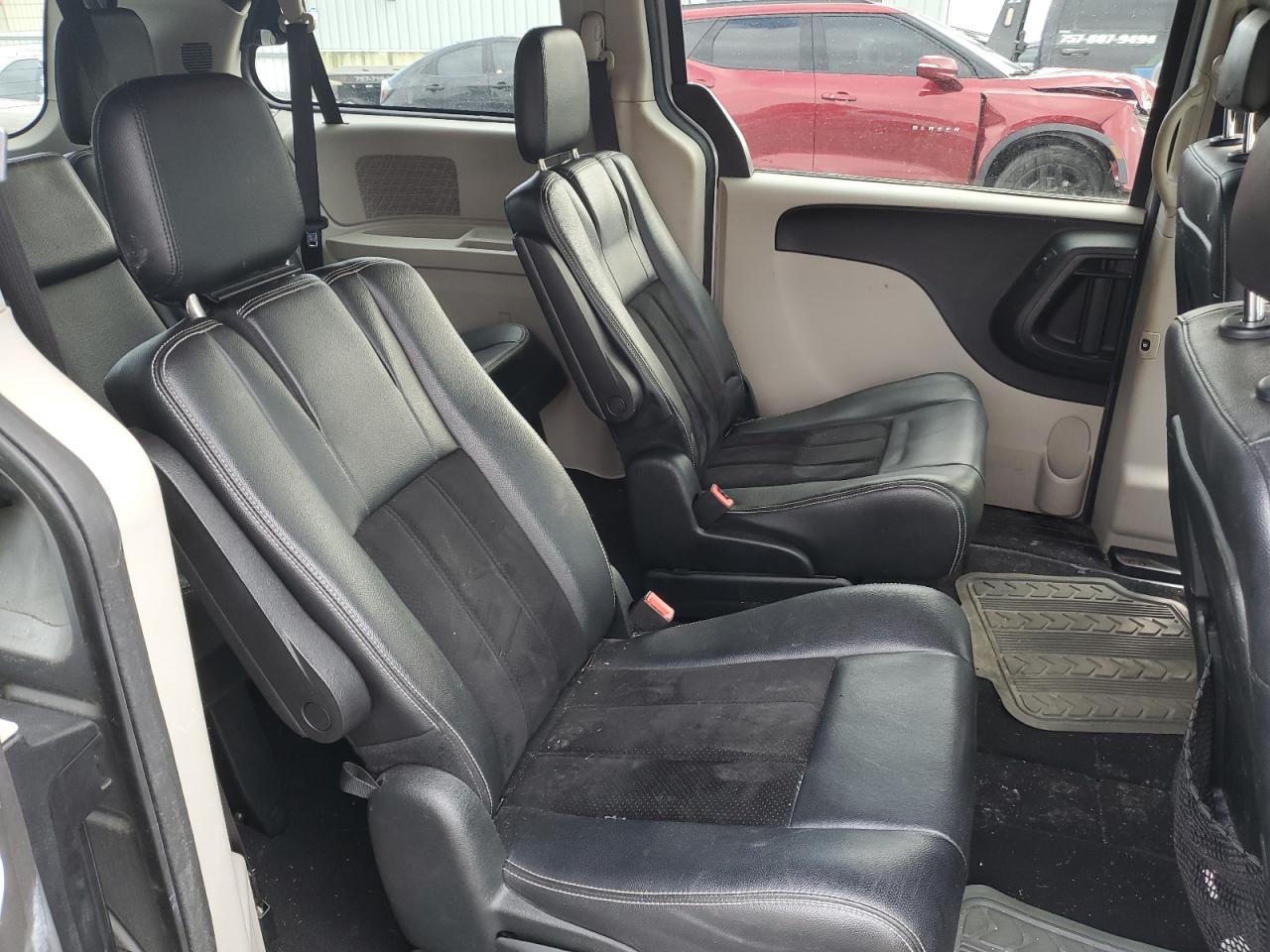 2017 Dodge Caravan - Image 11