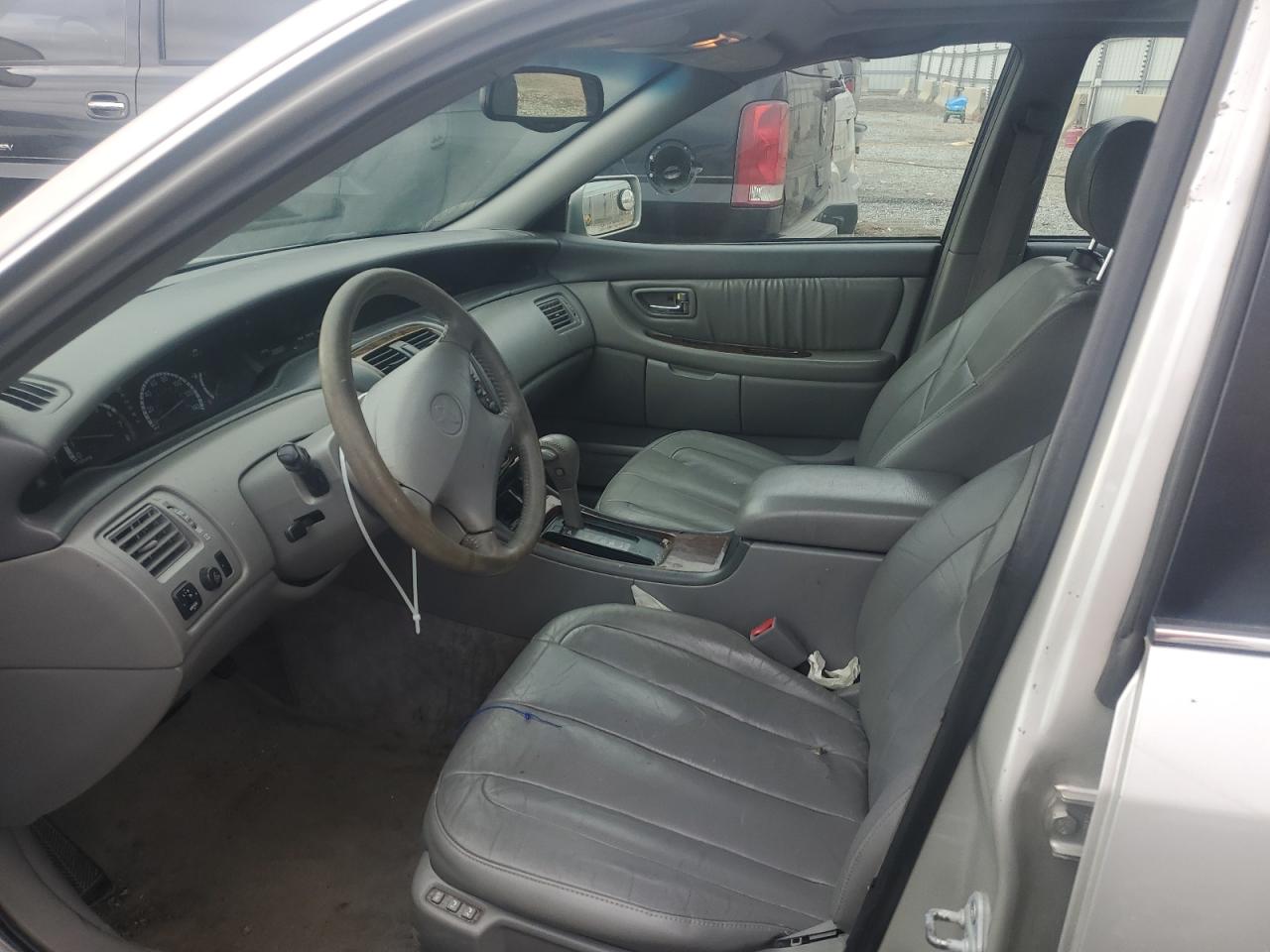 2001 Toyota Avalon - Image 7
