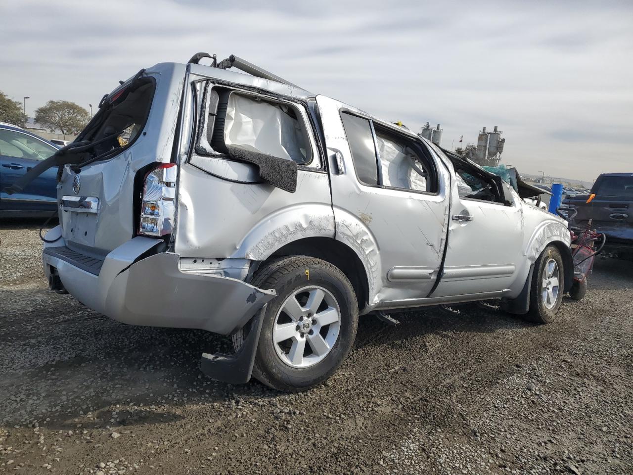 2011 Nissan Pathfinder - Image 3