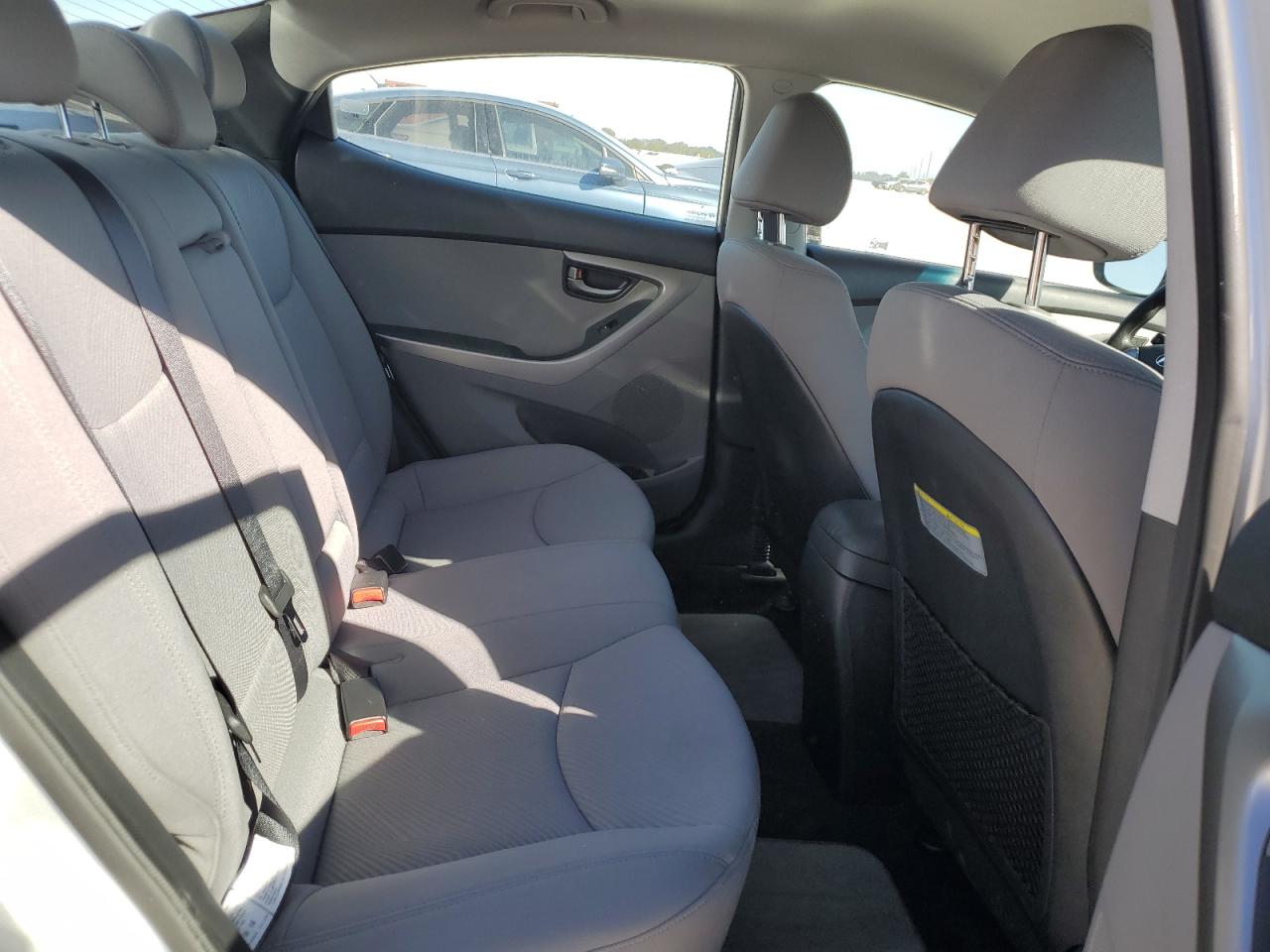 2013 Hyundai Elantra - Image 10