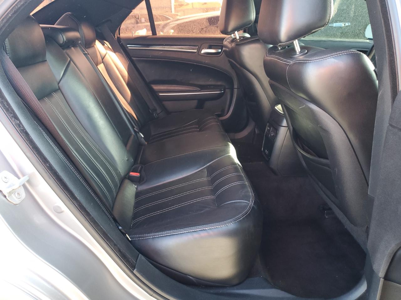 2018 Chrysler 300 - Image 10