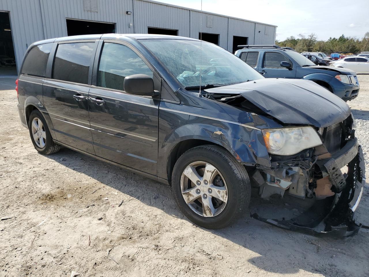 2013 Dodge Caravan - Image 4