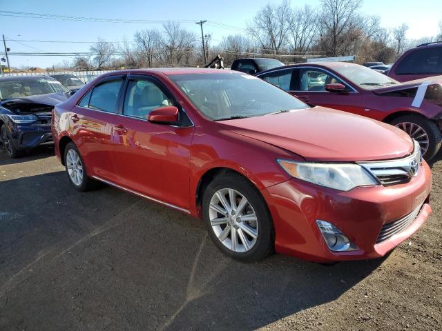  TOYOTA CAMRY 2014 Czerwony