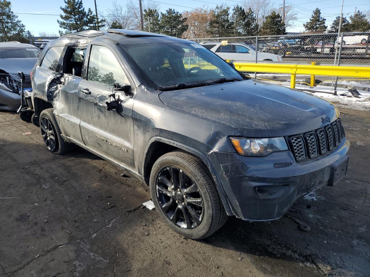 2018 Jeep Grand Cherokee - Image 4