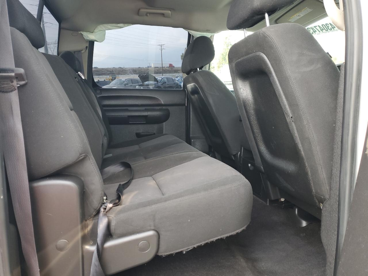 2011 Chevrolet Silverado - Image 11
