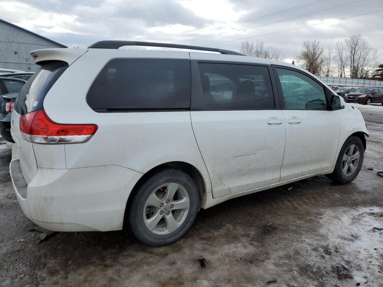 2014 Toyota Sienna - Image 3