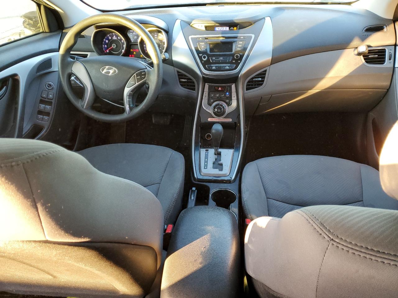 2013 Hyundai Elantra - Image 8