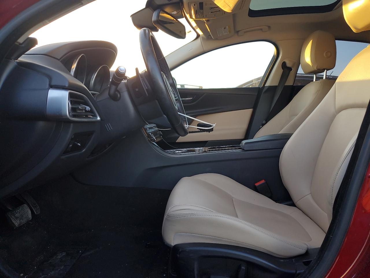 2017 Jaguar XE - Image 7