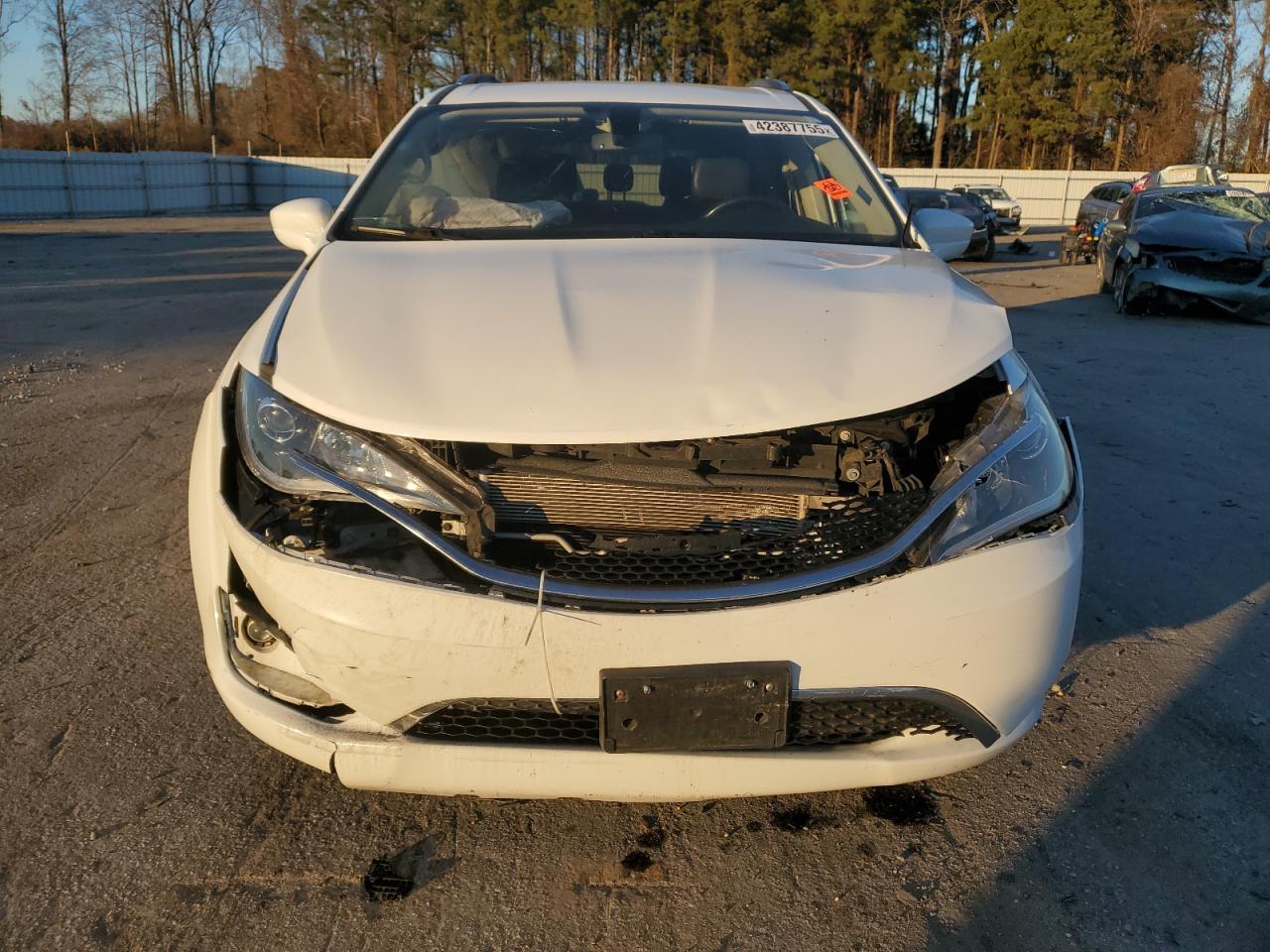 2020 Chrysler Pacifica - Image 5