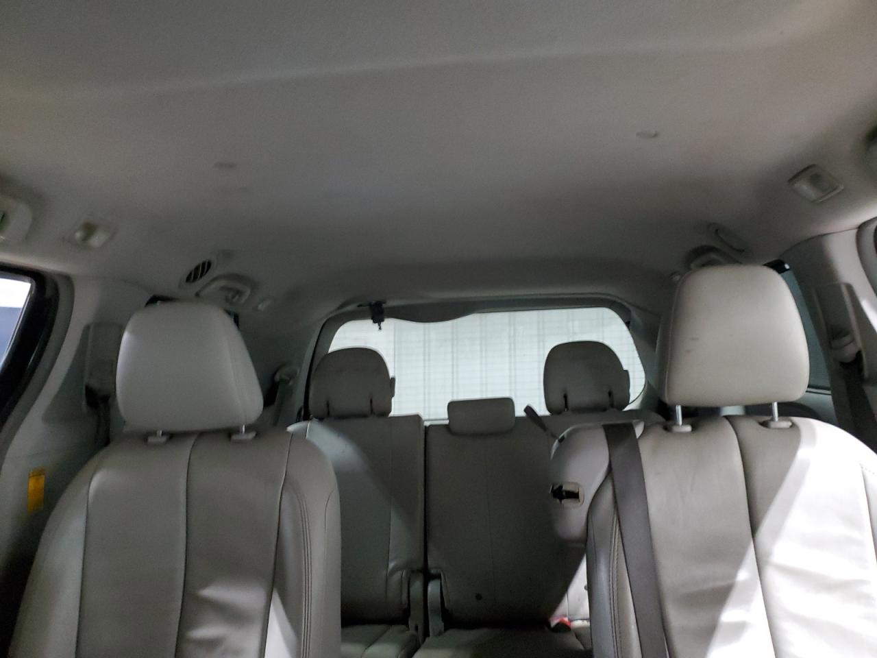 2014 Toyota Sienna - Image 10