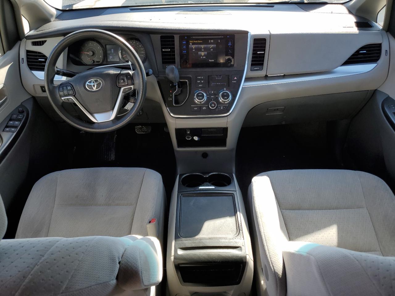 2015 Toyota Sienna - Image 8