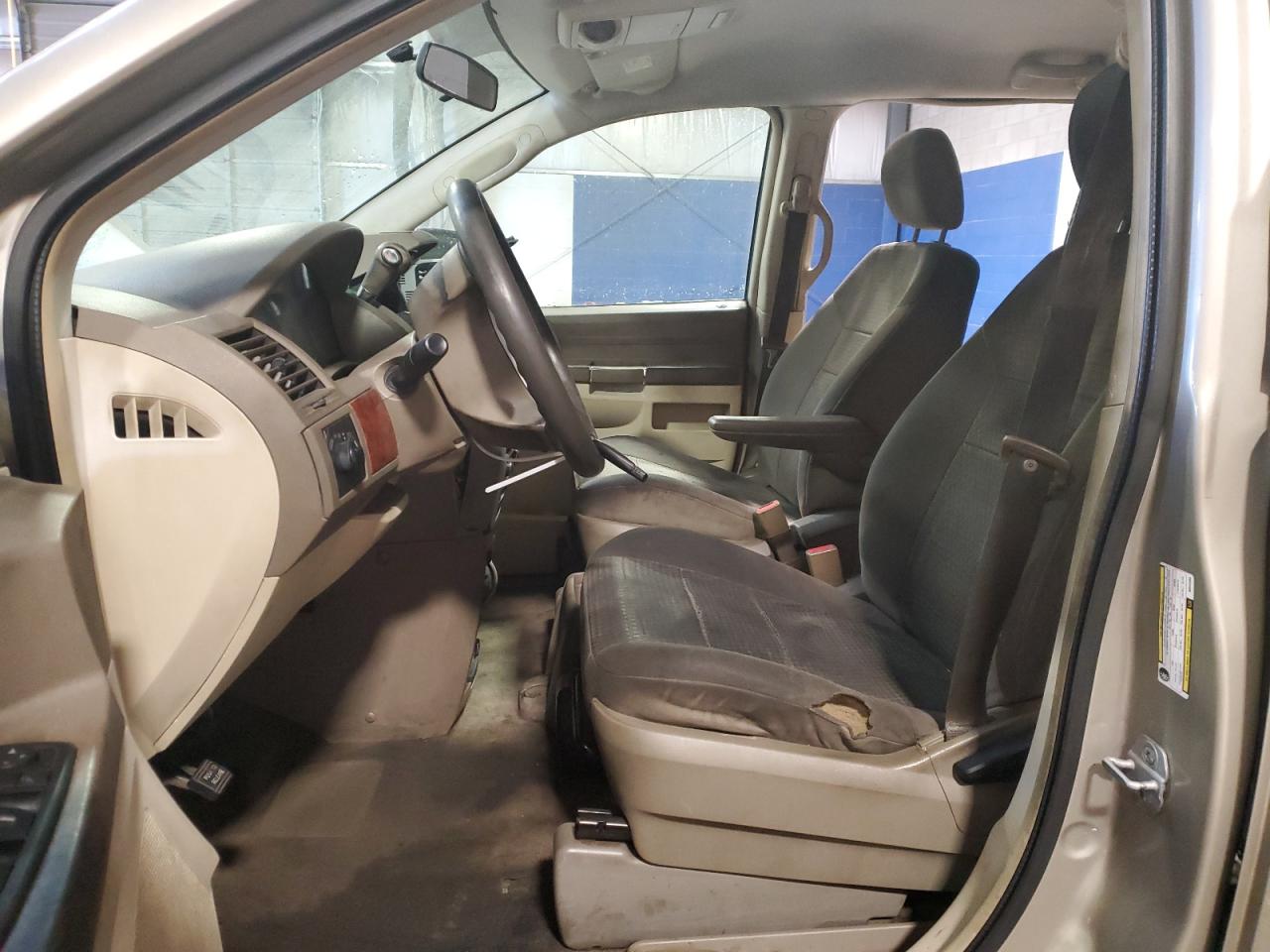 2009 Chrysler Town & Country - Image 7