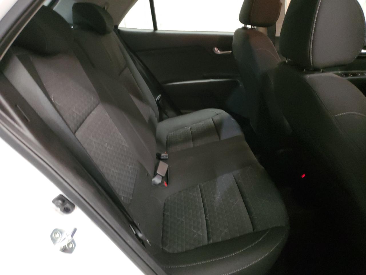 2020 Kia Rio - Image 10