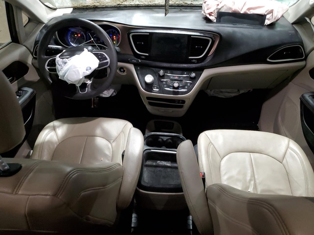 2017 Chrysler Pacifica - Image 8