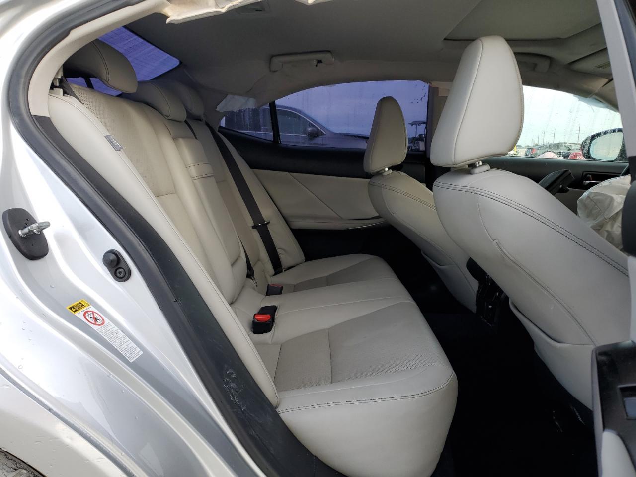 2014 Lexus IS - Image 11
