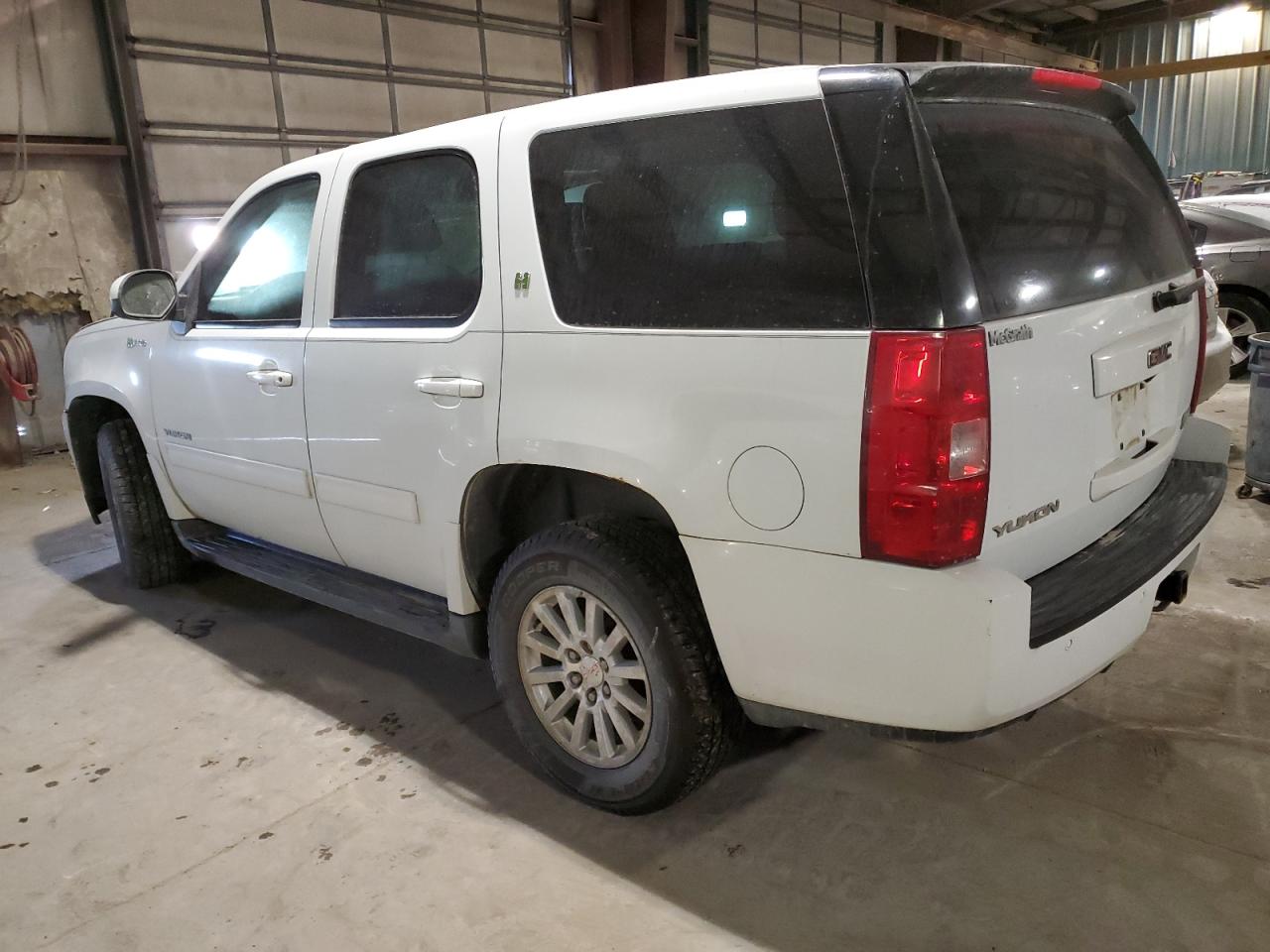 2011 GMC Yukon - Image 2