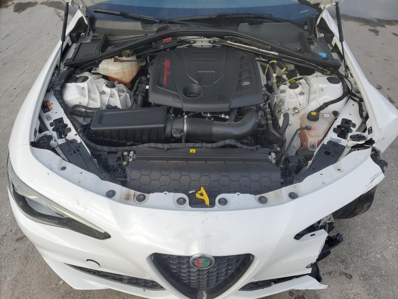 2019 Alfa Romeo Giulia - Image 11