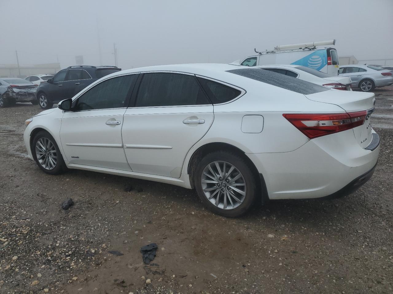 2018 Toyota Avalon - Image 2