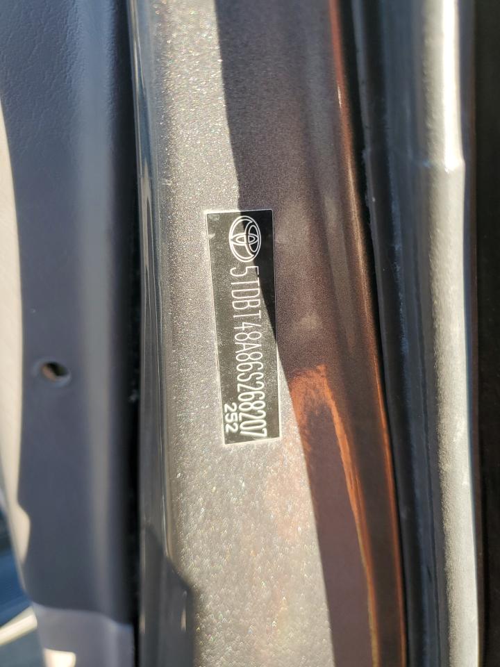 2006 Toyota Sequoia - Image 13