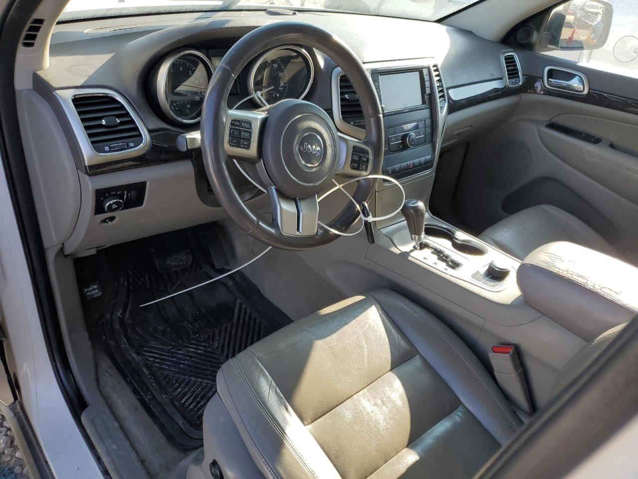 2011 Jeep Grand Cherokee - Image 8