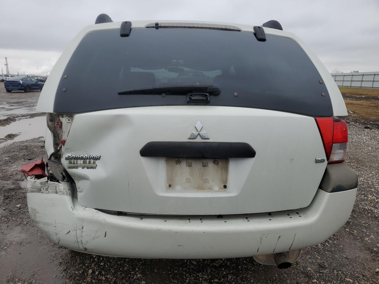 2004 Mitsubishi Endeavor - Image 6