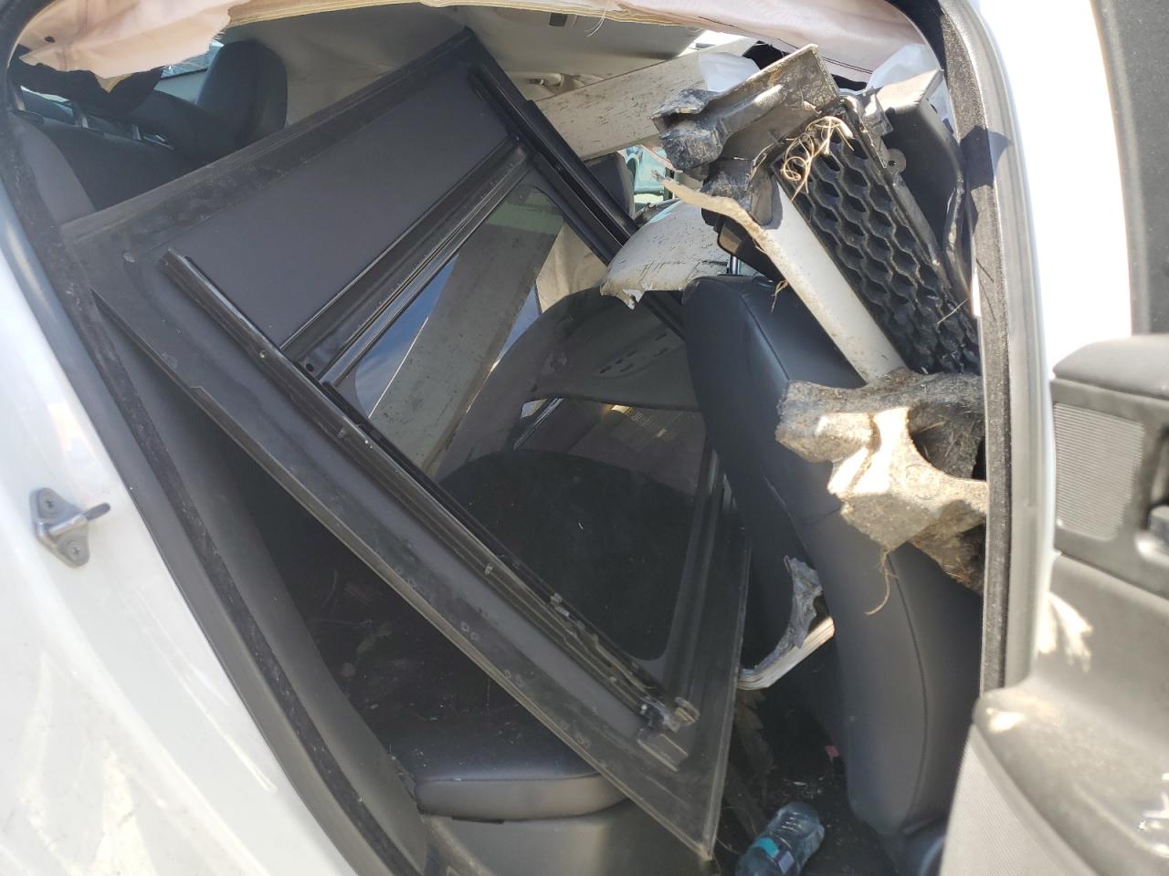 2017 Jaguar XE - Image 11