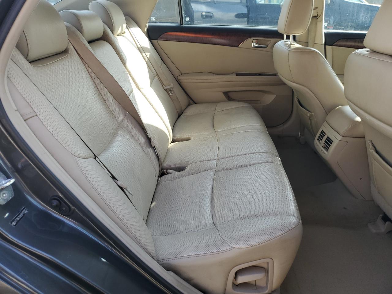 2011 Toyota Avalon - Image 10
