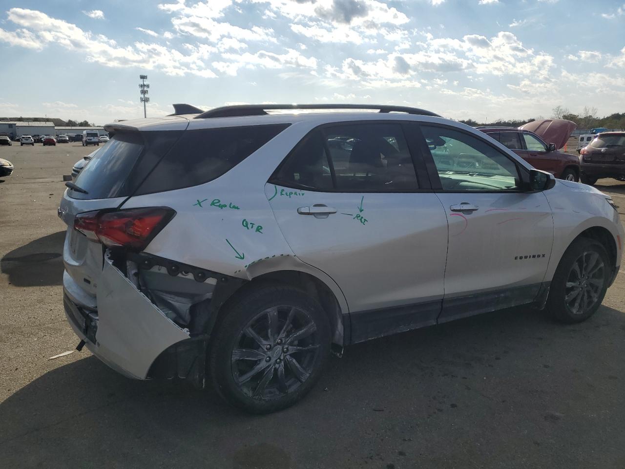 2022 Chevrolet Equinox - Image 3