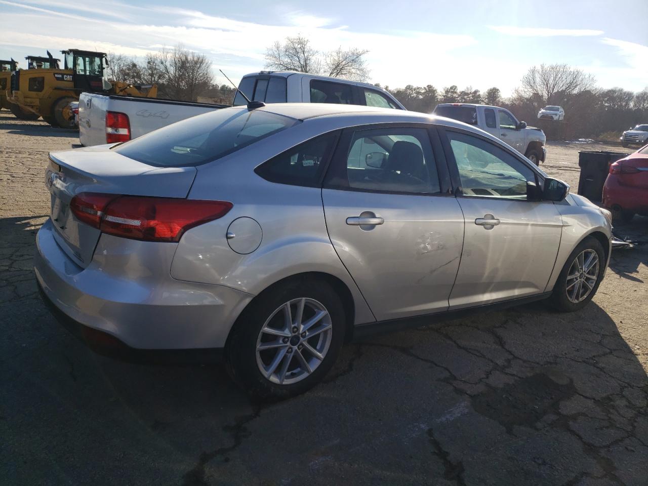 VIN 1FADP3F28FL205439 2015 FORD FOCUS no.3