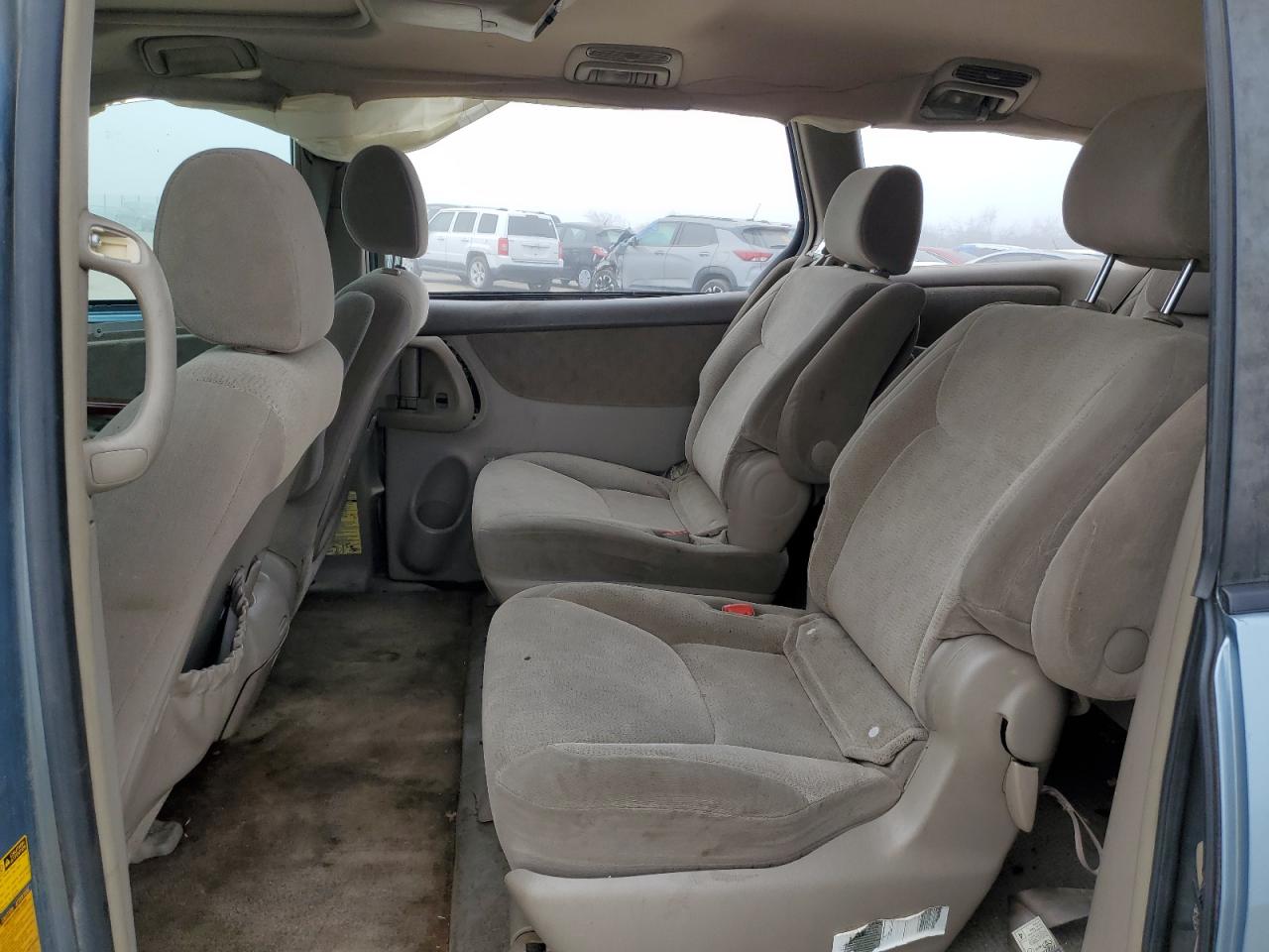 2005 Toyota Sienna - Image 11