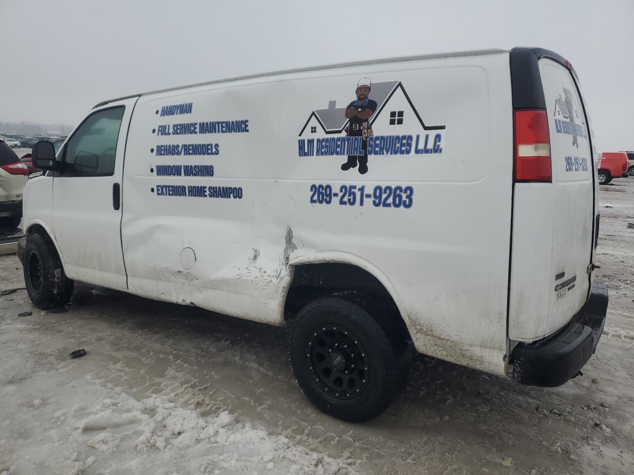 2011 Chevrolet Express - Image 2