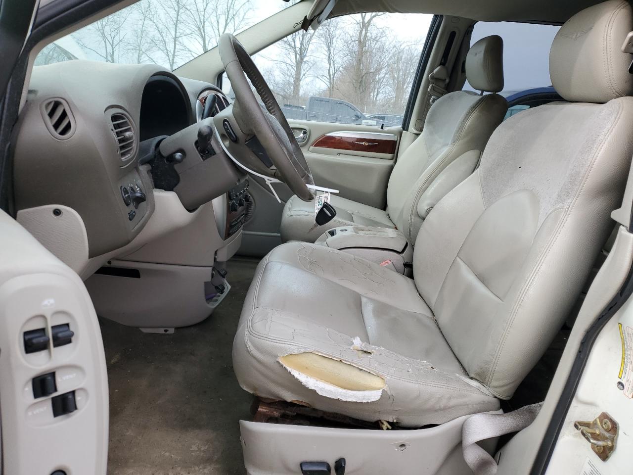 2006 Chrysler Town & Country - Image 7