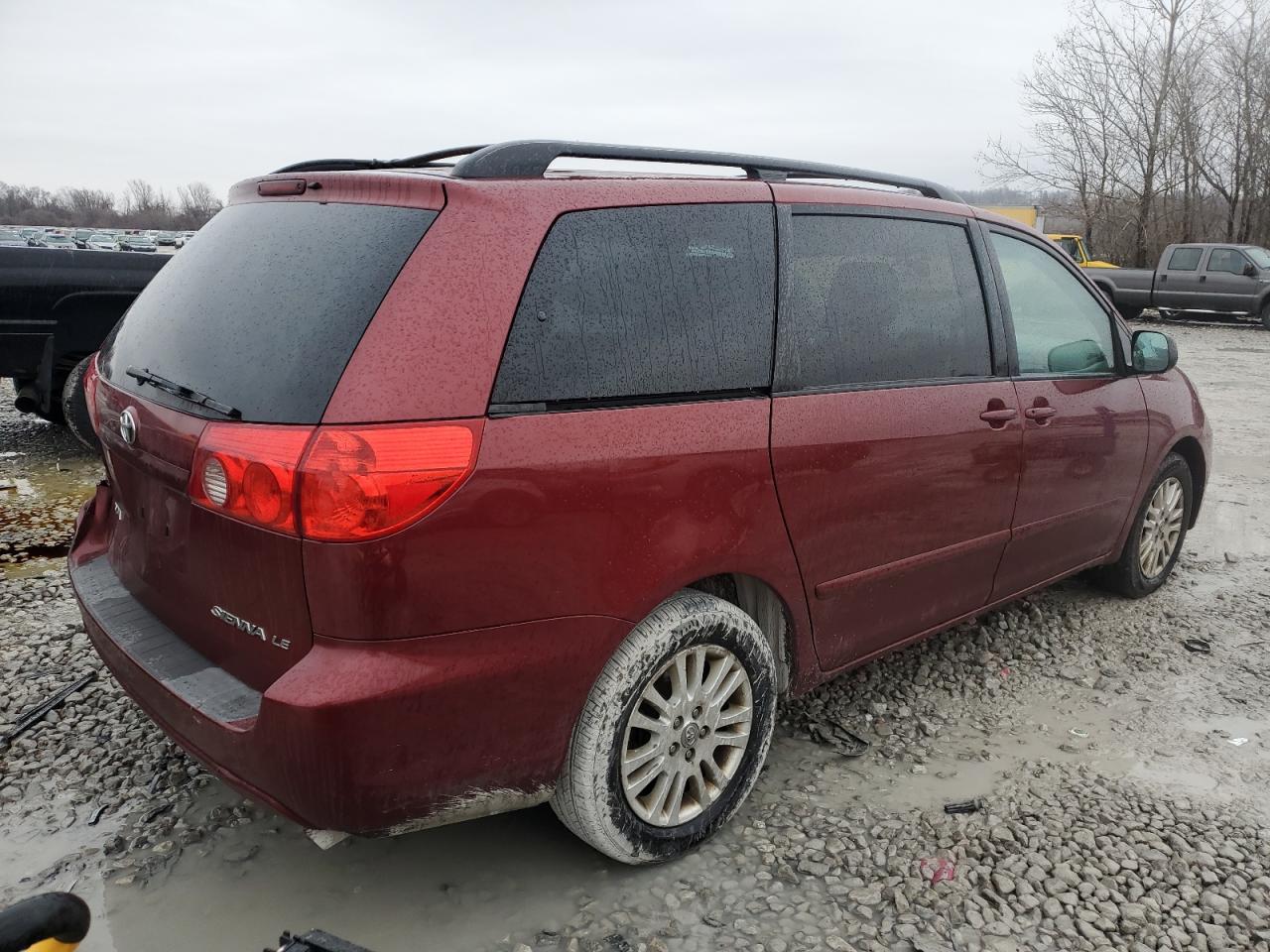 2010 Toyota Sienna - Image 3