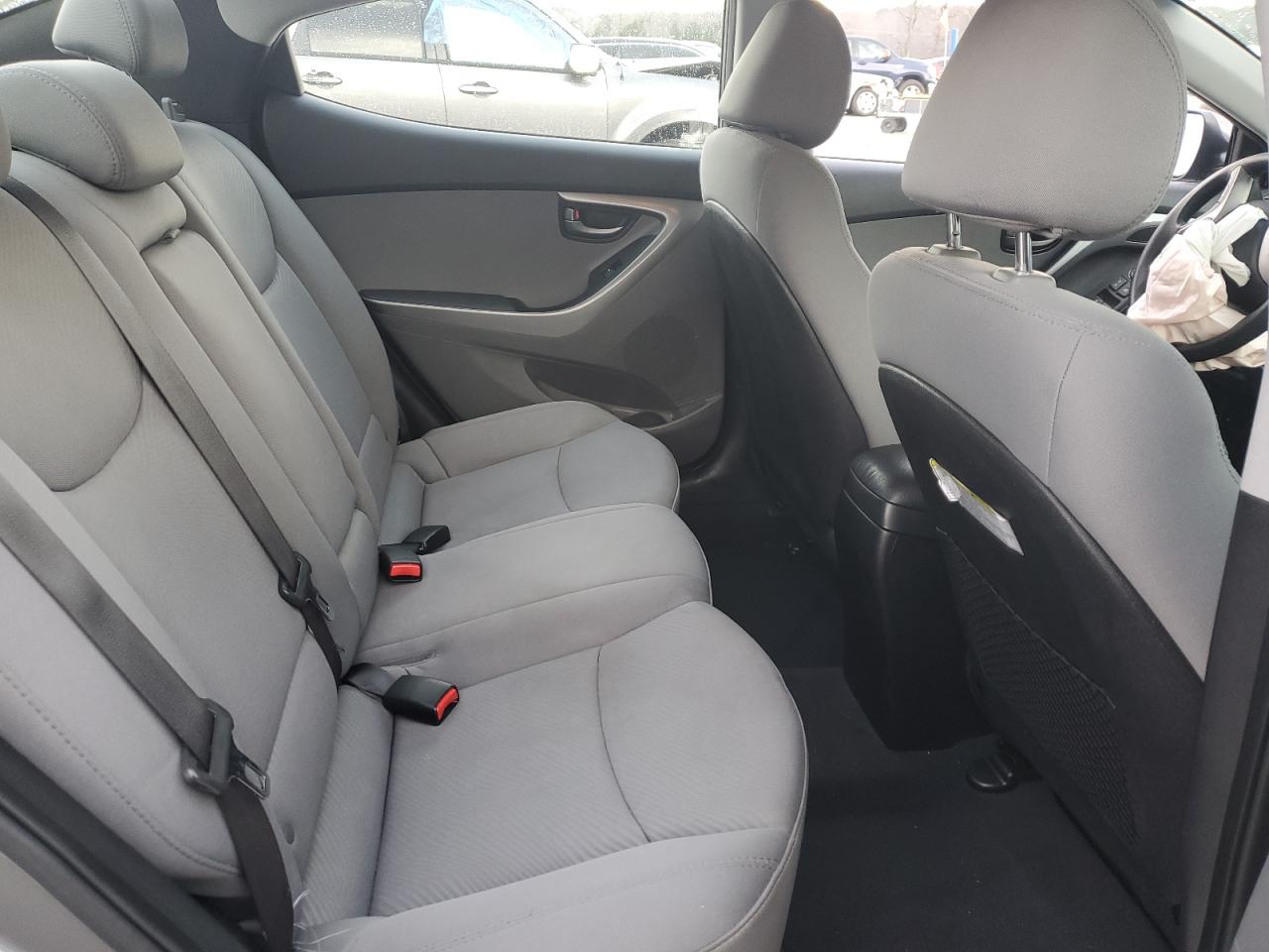 2013 Hyundai Elantra - Image 10