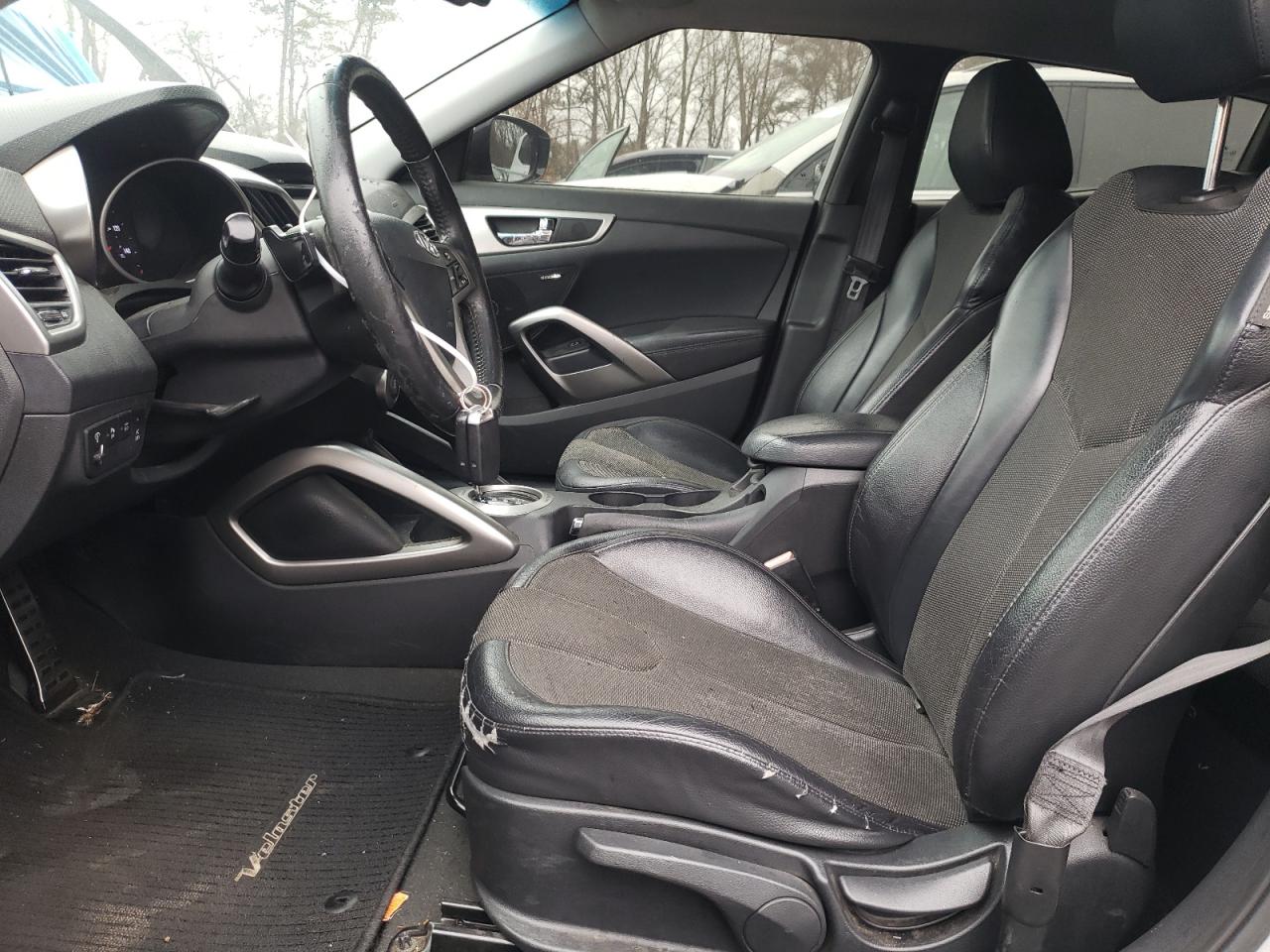 2012 Hyundai Veloster - Image 7