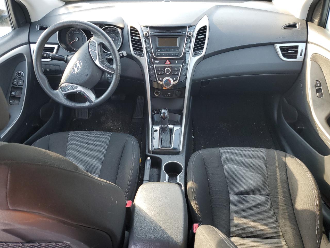 2017 Hyundai Elantra - Image 8