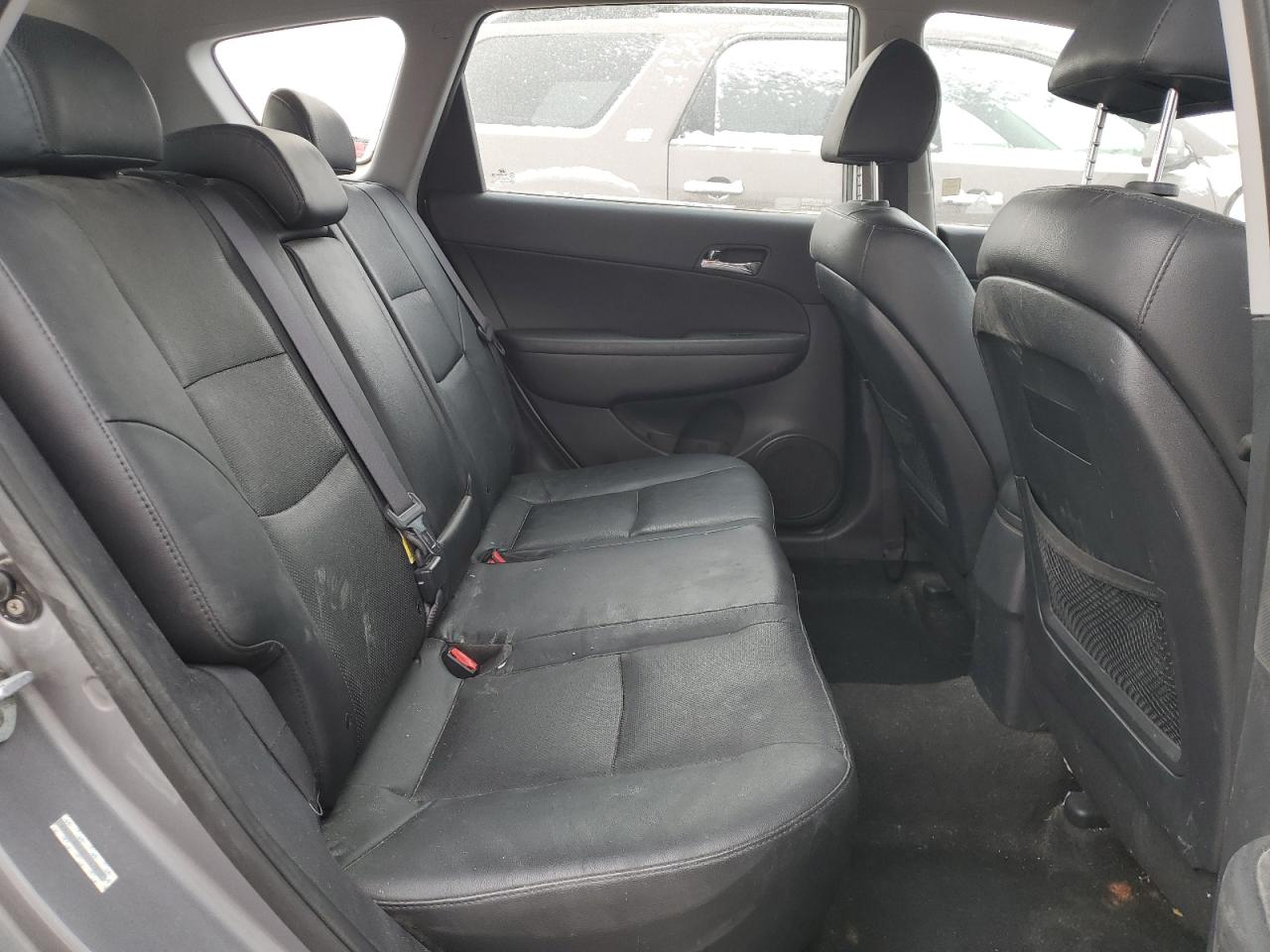 2012 Hyundai Elantra - Image 10
