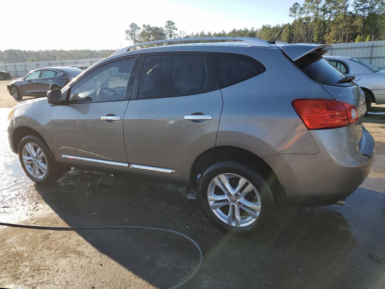 2015 Nissan Rogue - Image 2