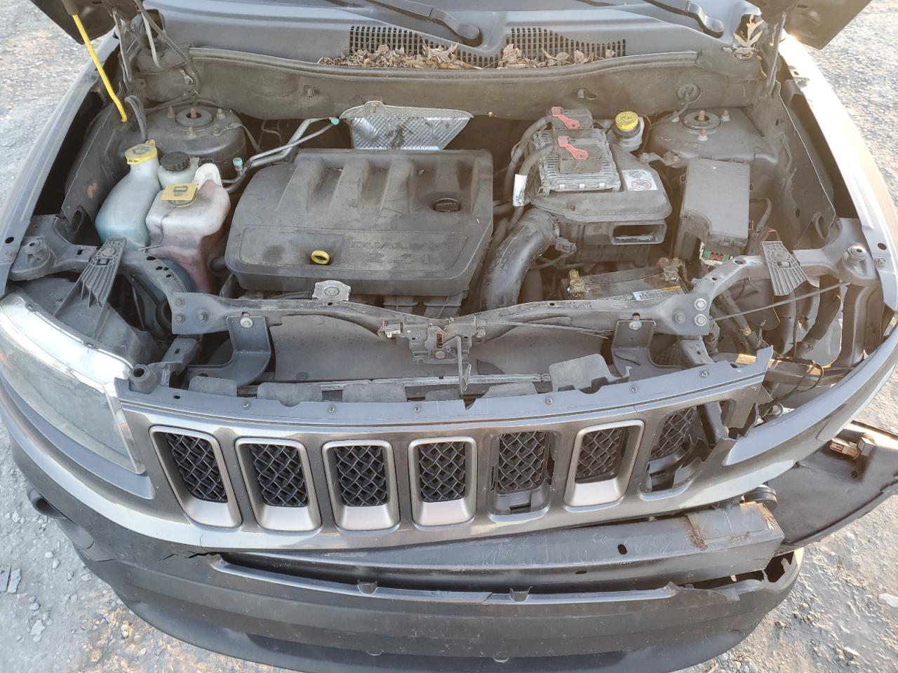 2016 Jeep Compass - Image 12